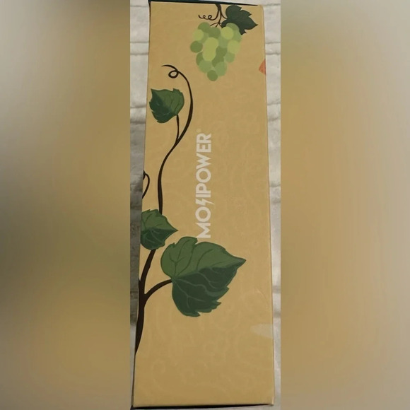 Mojipower electronics Fast Charger - Chardonnay bottle design - Picture 4 of 7